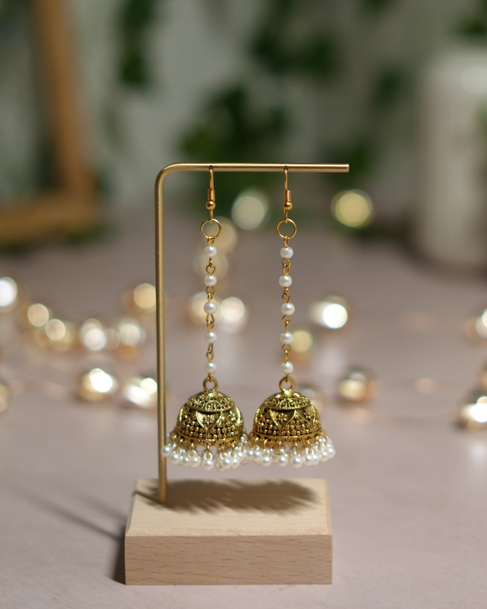 Pearl dangling earrings