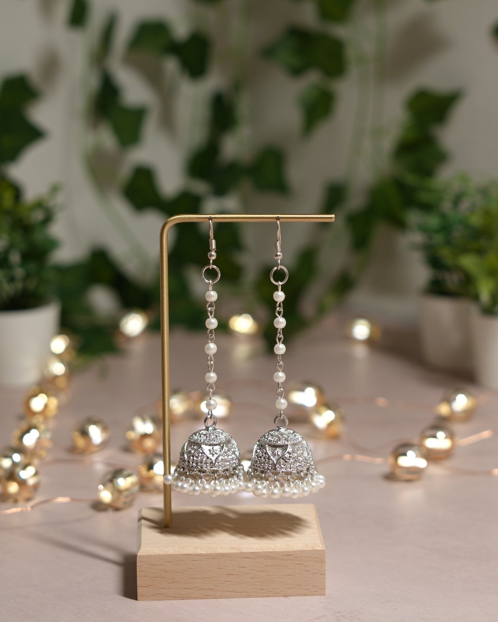 Pearl dangling earrings